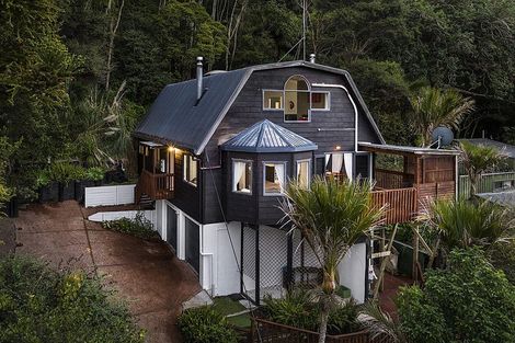 Photo of property in 30 Wood Bay Road, Titirangi, Auckland, 0604
