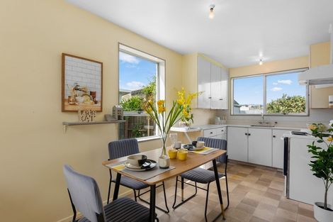 Photo of property in 2/136 Wainoni Road, Avondale, Christchurch, 8061