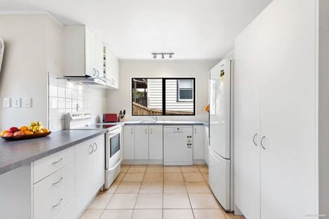 Photo of property in 37 Hutchinson Avenue, New Lynn, Auckland, 0600