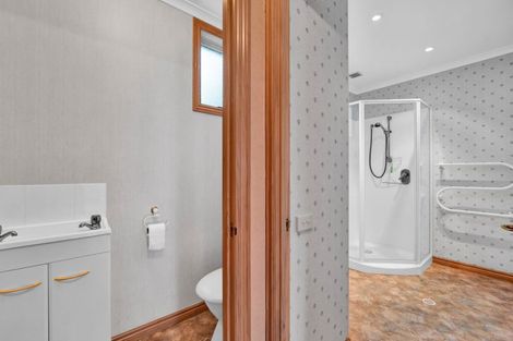 Photo of property in 64 Waiwaka Terrace, Strandon, New Plymouth, 4312