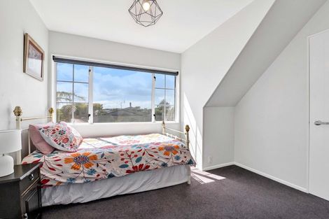 Photo of property in 5 Tamati Place, Merrilands, New Plymouth, 4312