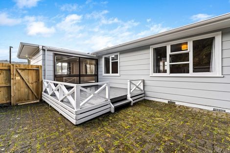 Photo of property in 33 Kairanga Crescent, Wainuiomata, Lower Hutt, 5014