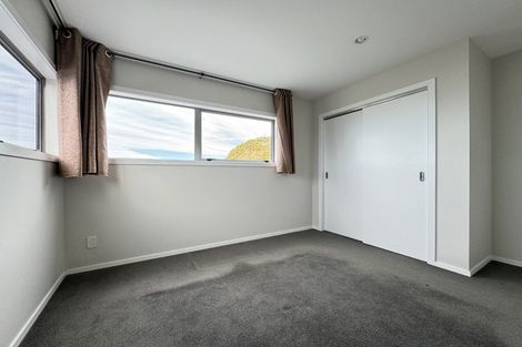 Photo of property in 61 Tamworth Crescent, Newlands, Wellington, 6037