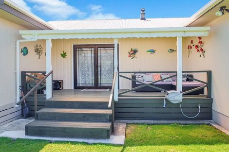 Photo of property in 22 Shortt Street, Foxton Beach, Foxton, 4815
