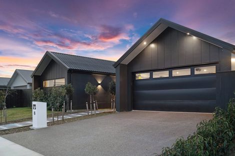 Photo of property in 8 Mccahon Drive, Rangiora, 7400