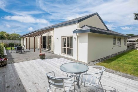 Photo of property in 19 Matuku Place, Paraparaumu Beach, Paraparaumu, 5032