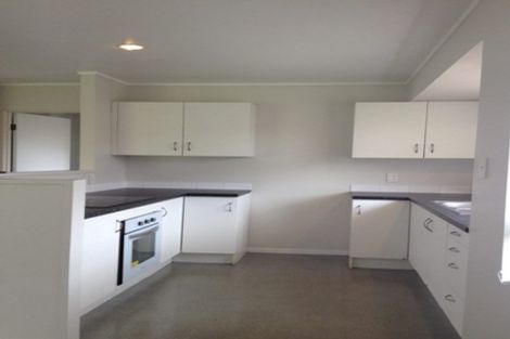 Photo of property in 17 Cretian Crescent, Henderson, Auckland, 0612