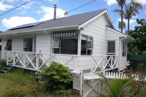 Photo of property in 41 Yeovil Road, Te Atatu Peninsula, Auckland, 0610