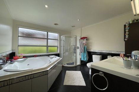 Photo of property in 74 Amesbury Drive, Churton Park, Wellington, 6037