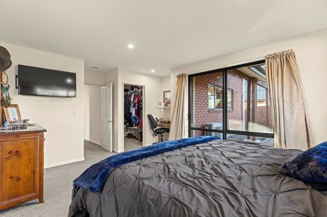 Photo of property in 10 Courtfield Close, Parklands, Christchurch, 8083