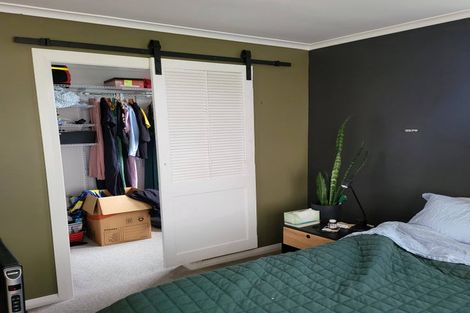 Photo of property in 12a Chapman Street, Newlands, Wellington, 6037