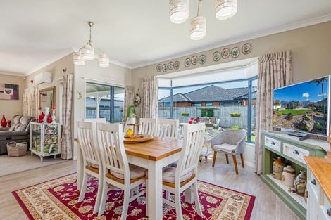 Photo of property in 6 Pegasus Place, Kelvin Grove, Palmerston North, 4414