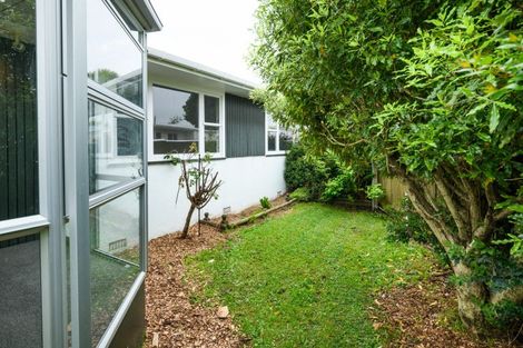 Photo of property in 30 Mokau Place, Terrace End, Palmerston North, 4410