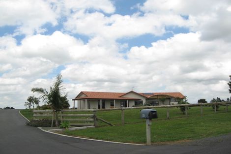 Photo of property in 35 Ernest George Drive, Karaka, Papakura, 2580