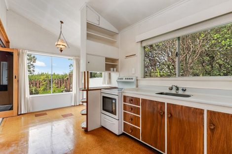 Photo of property in 98 Otitori Bay Road, Titirangi, Auckland, 0604