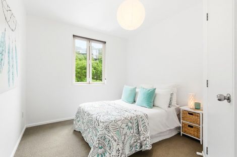 Photo of property in 2/39 Onslow Road, Khandallah, Wellington, 6035