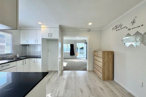 Photo of property in 43 Scotts Road, Manurewa East, Auckland, 2102