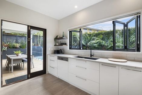 Photo of property in 23a Peter Terrace, Castor Bay, Auckland, 0620