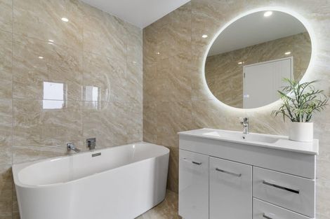 Photo of property in 1/68 Smythe Road, Henderson, Auckland, 0612