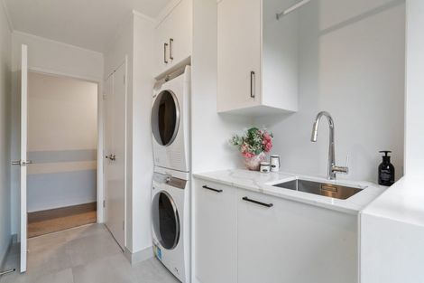 Photo of property in 8 Rarahu Place, The Gardens, Auckland, 2105