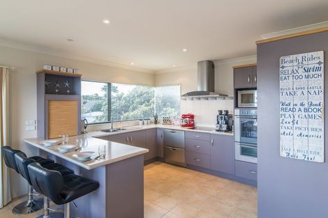 Photo of property in 49 Seaview Road, Paraparaumu Beach, Paraparaumu, 5032