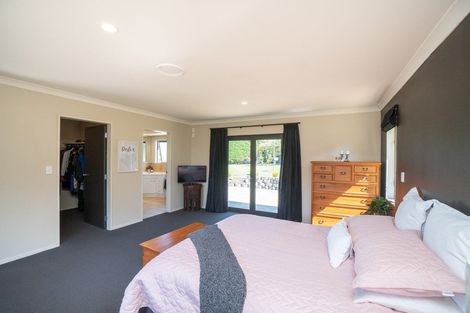 Photo of property in 34 Schnell Drive, Kelvin Grove, Palmerston North, 4414