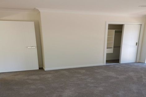 Photo of property in 16 Para Close, Fairview Heights, Auckland, 0632