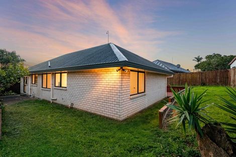 Photo of property in 2/19 Wai Iti Place, Clendon Park, Auckland, 2103