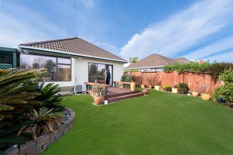 Photo of property in 2/55 Aviemore Drive, Highland Park, Auckland, 2010