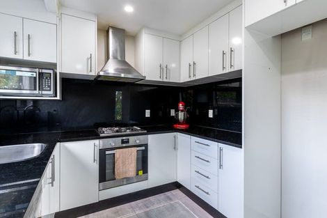 Photo of property in 13 Martin Place, Kelston, Auckland, 0602