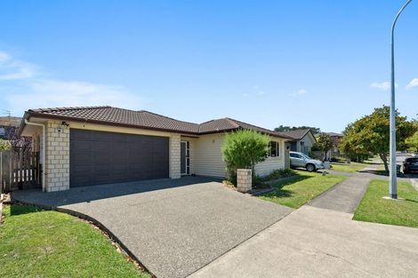 Photo of property in 74 Baverstock Road, Flat Bush, Auckland, 2016
