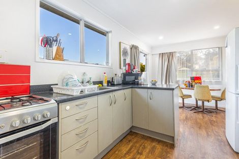 Photo of property in 14 Kemp Road, Massey, Auckland, 0614