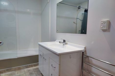 Photo of property in 3 Kelvin Grove, Te Aro, Wellington, 6011