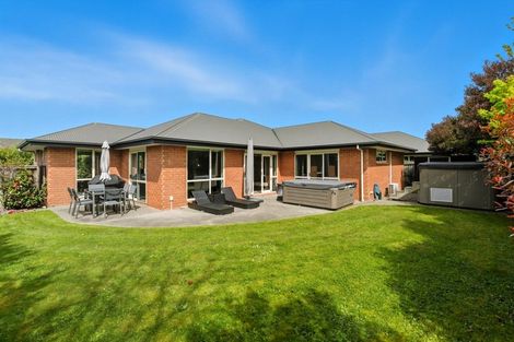 Photo of property in 21 Blowers Place, Halswell, Christchurch, 8025