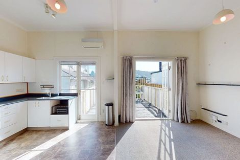 Photo of property in 55 Roxburgh Street, Mount Victoria, Wellington, 6011