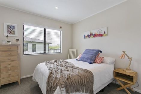 Photo of property in 10 Oreil Avenue, West Harbour, Auckland, 0618
