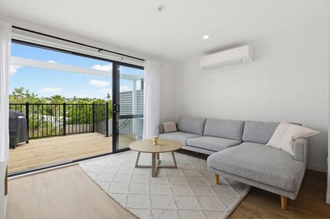 Photo of property in 2/15 Tilden Avenue, Hillcrest, Auckland, 0627