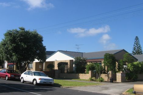 Photo of property in 2b Reid Road, New Lynn, Auckland, 0600