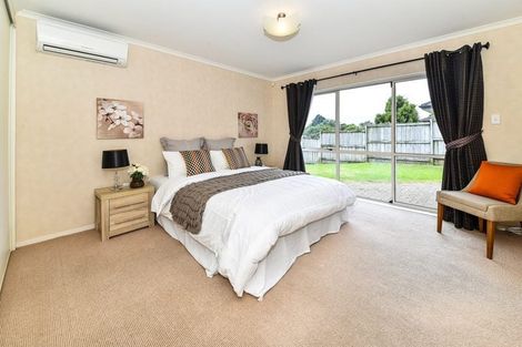 Photo of property in 32 Sandwick Drive, Weymouth, Auckland, 2103