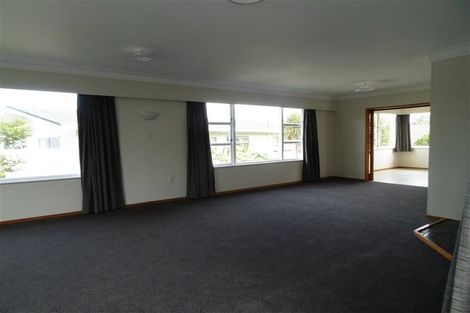 Photo of property in 9 Valkyria Place, Beach Haven, Auckland, 0626
