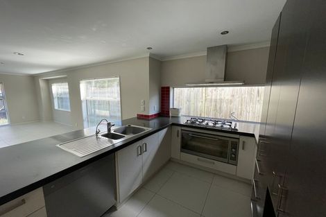 Photo of property in 3 Lorenzo Way, Flat Bush, Auckland, 2016
