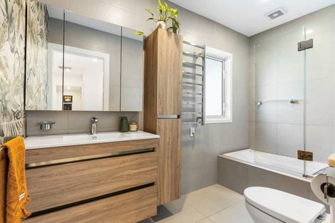 Photo of property in 2/16 Kenmure Avenue, Forrest Hill, Auckland, 0620