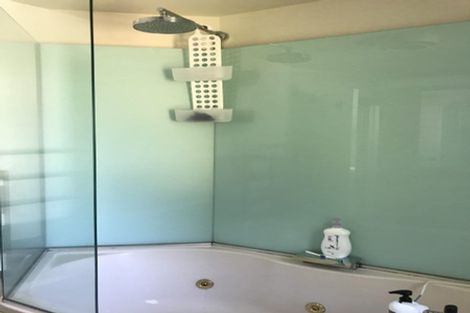 Photo of property in 4/154 Oriental Parade, Oriental Bay, Wellington, 6011