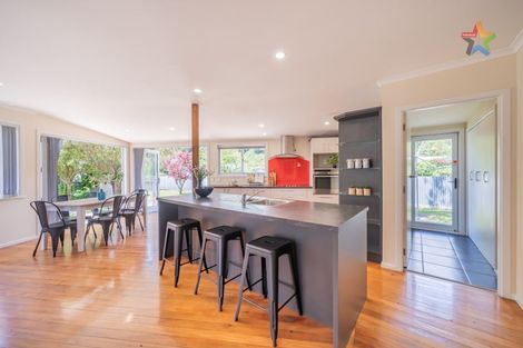 Photo of property in 2 Molloys Road, Te Marua, Upper Hutt, 5018