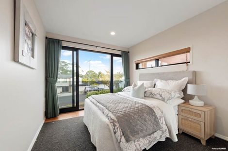 Photo of property in 71 Rising Parade, Fairview Heights, Auckland, 0632