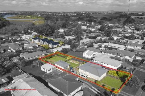 Photo of property in 18 Huruhuru Road, Massey, Auckland, 0614