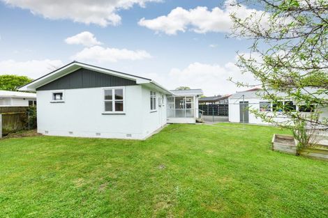 Photo of property in 30 Mokau Place, Terrace End, Palmerston North, 4410