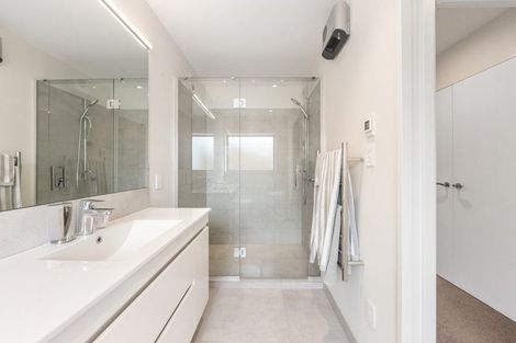 Photo of property in 8 Westmere Lane, Mount Pleasant, Christchurch, 8081