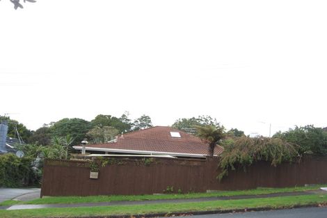 Photo of property in 2/3 Glenfern Road, Mellons Bay, Auckland, 2014