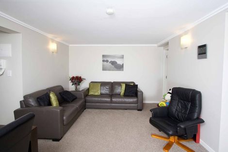 Photo of property in 59 Churton Drive, Churton Park, Wellington, 6037